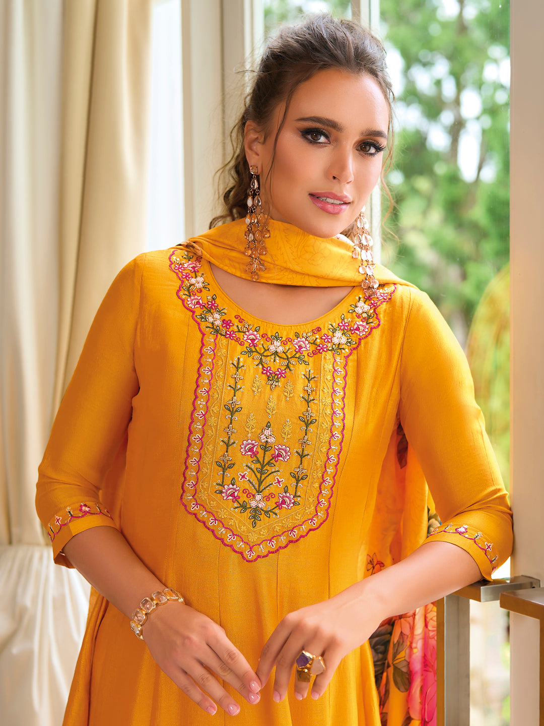 Dhiyona VV Women's Silk Blend Kurta Pant Dupatta Set
