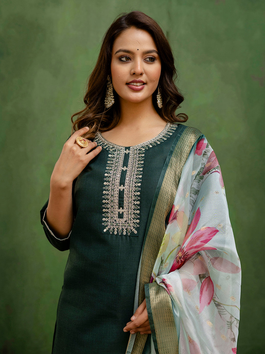 Dhiyona VV Green Women Kurta and Trousers Pant Sets Cotton Blend