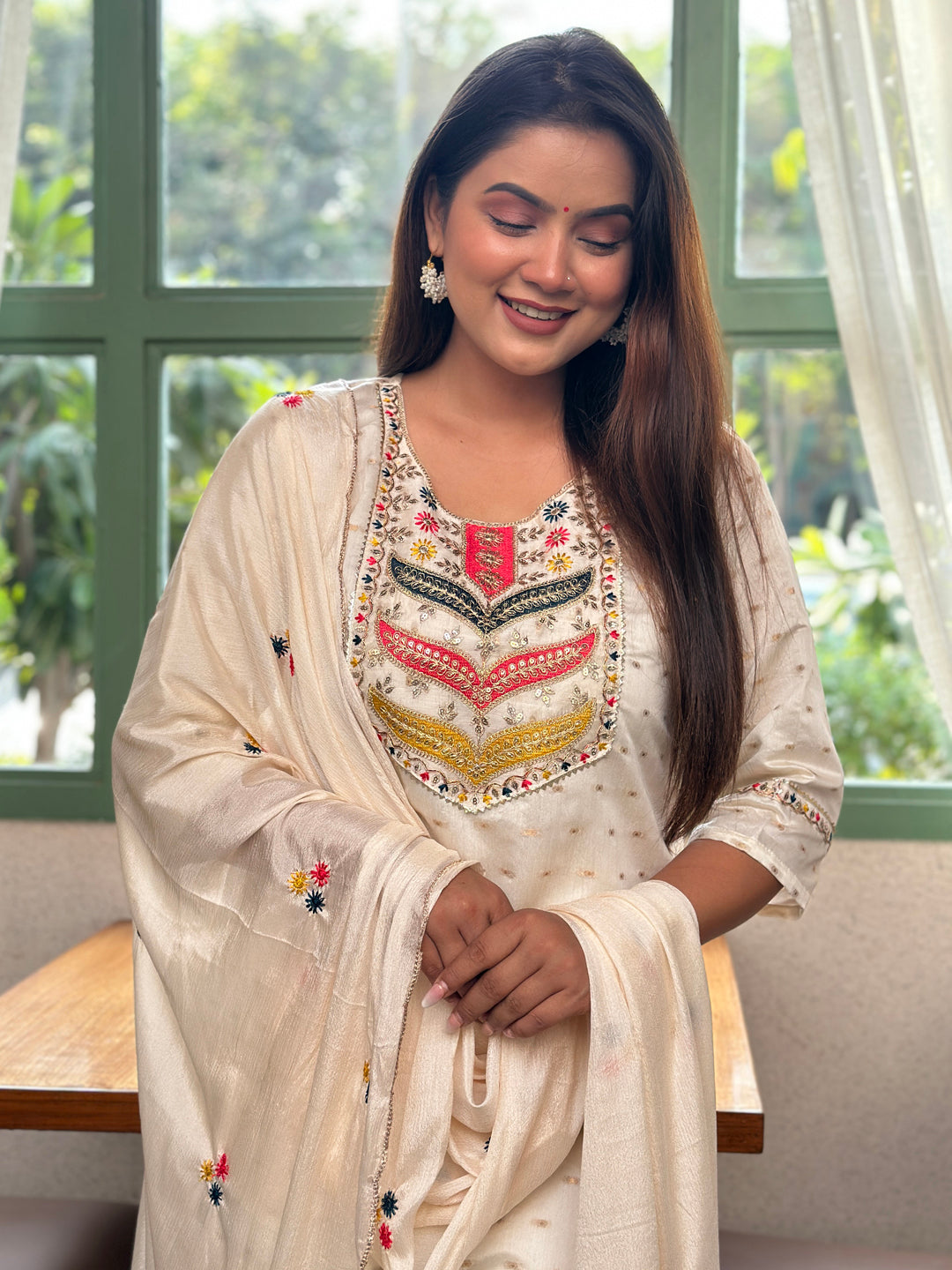 Dhiyona VV Off White Embroidered Chanderi Silk Kurta Set with Embroidered Dupatta