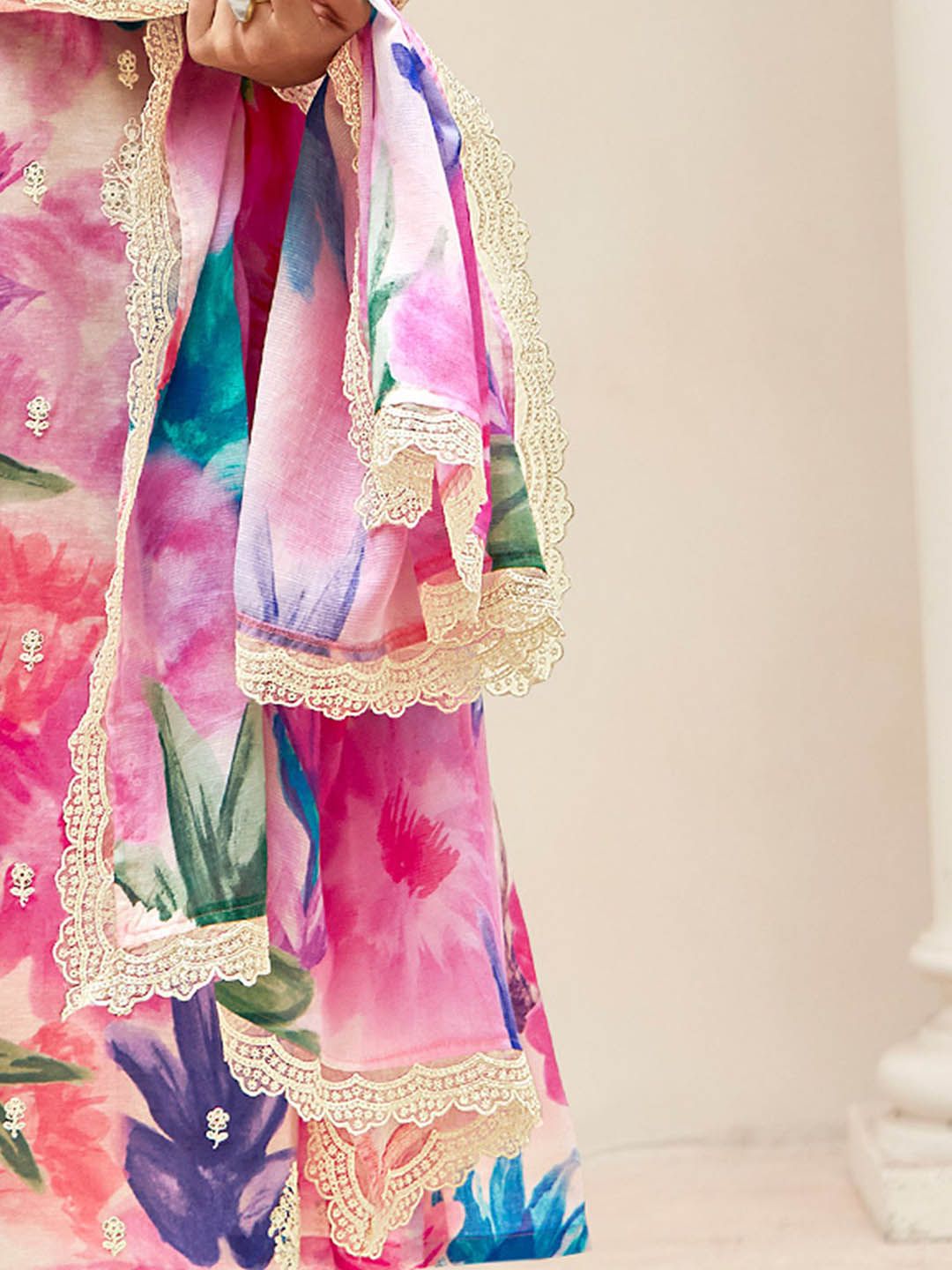 Indyancart IE Women Floral Embroidered Regular Thread Work Kurta with Trousers & With Dupatta