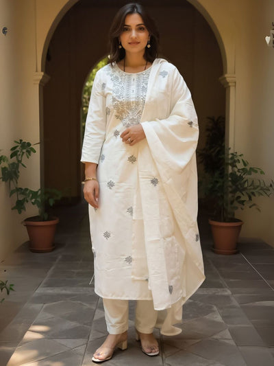 Indyancart IE Women Floral Embroidered Round Neck Cotton Kurta with Trousers & Dupatta