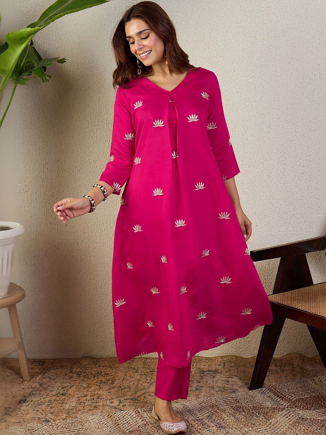 Dhiyona IE Embroidered V-Neck Top With Trousers Co-Ords