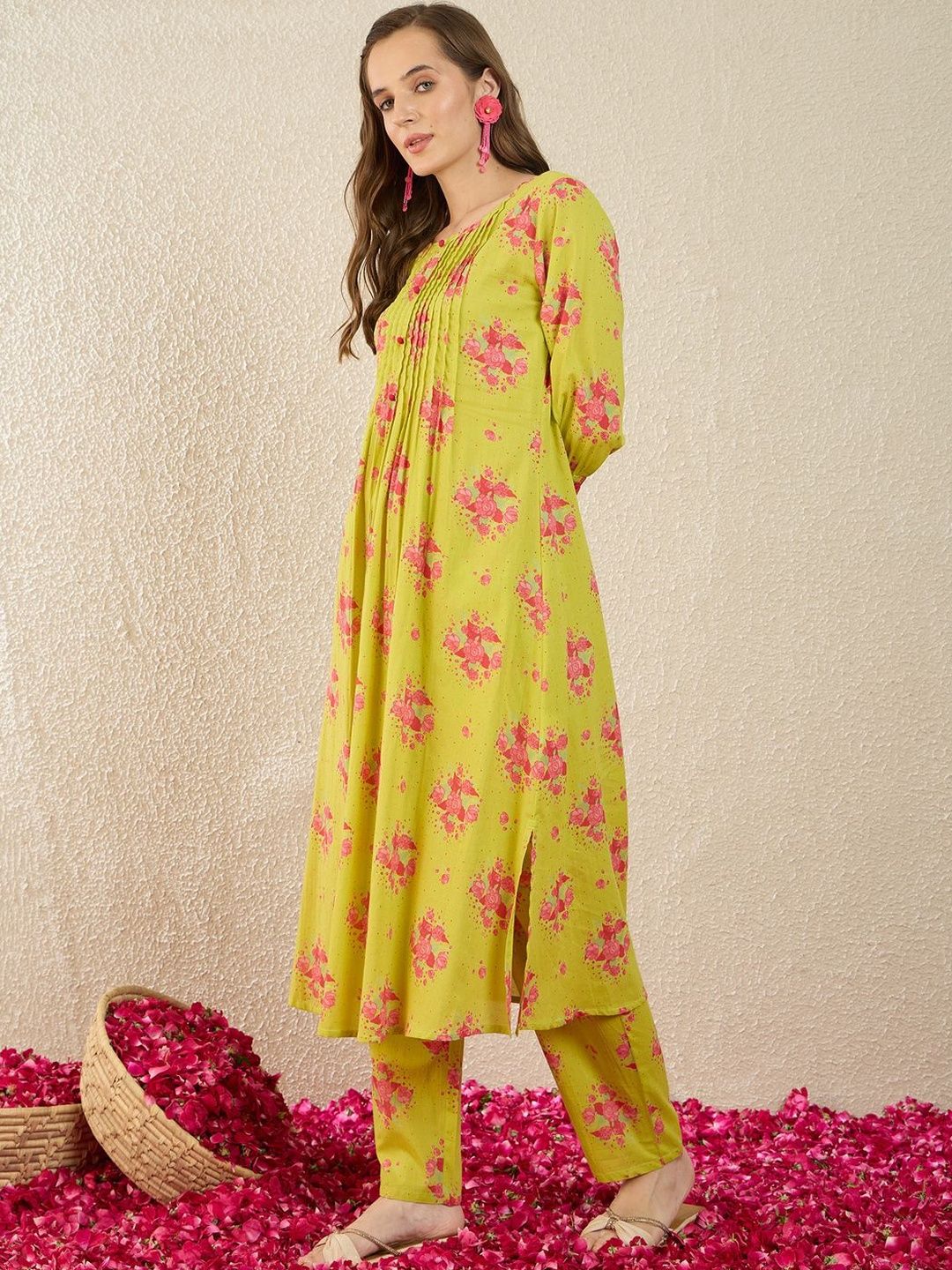Women Floral Printed Pleated Pure Cotton Kurta with Trousers