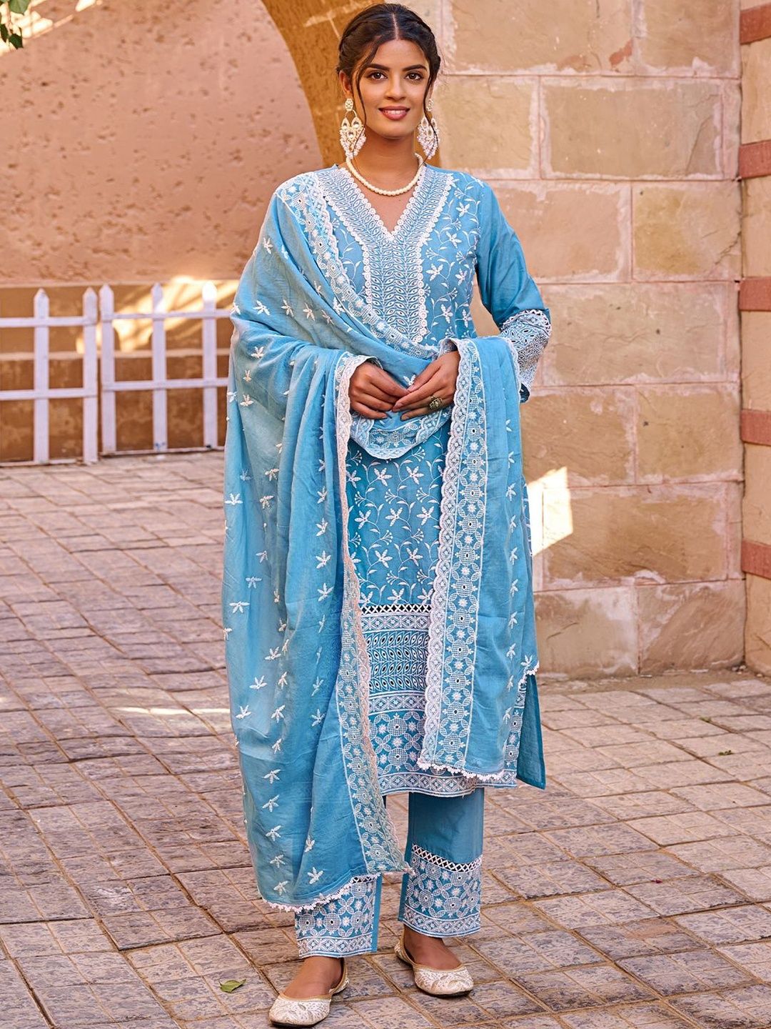 Floral Embroidered Thread Work Pure Cotton Kurta With Trousers & Dupatta
