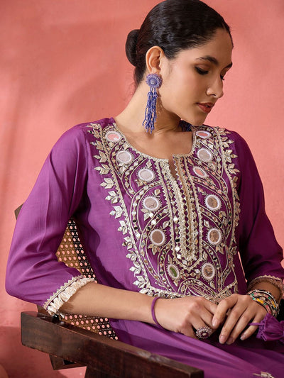 Indyancart SN Women's Embroidered Straight Kurta & Trousers With Bag