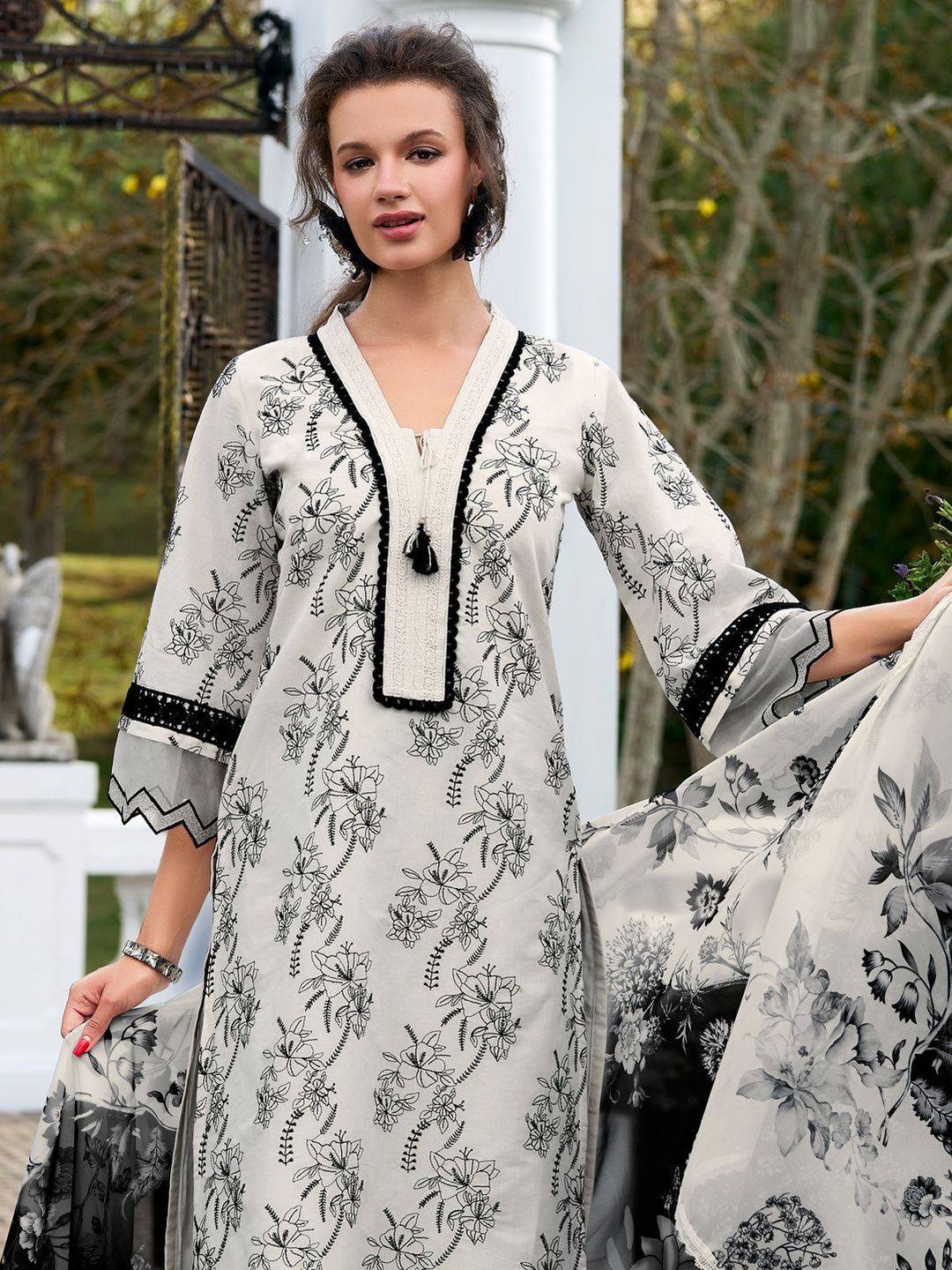 Women Floral Printed Regular Pure Cotton Kurta with Trousers & With Dupatta