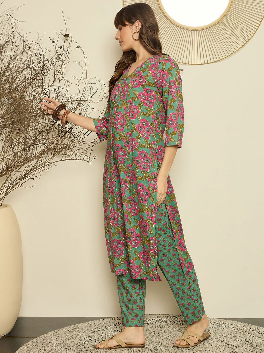Women Ethnic Motifs Printed Pure Cotton Kurta with Trouser