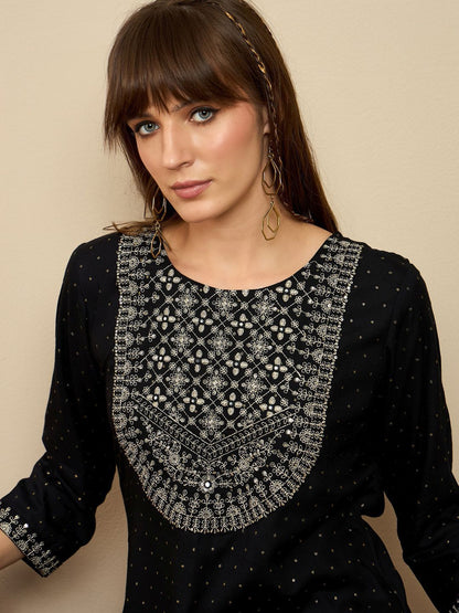 Indyancart IE Floral Embroidered Zari Straight Kurta