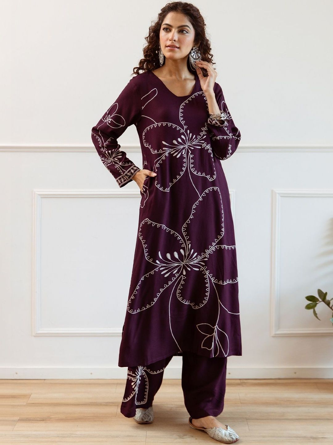 Women Floral Printed Regular Thread Work Kurta with Trousers