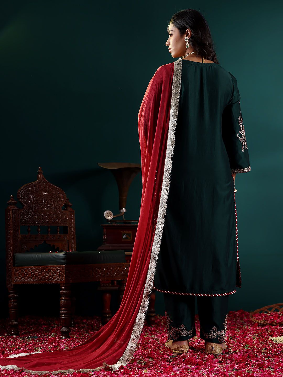 Indyancart VA Women'sGreen Floral Embroidered Regular Sequinned Kurta With Trouser With Dupatta