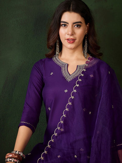 Indyancart SN Women's Floral Embroidered Three-Quarter Sleeves Straight Kurta & Trouser & Dupatta