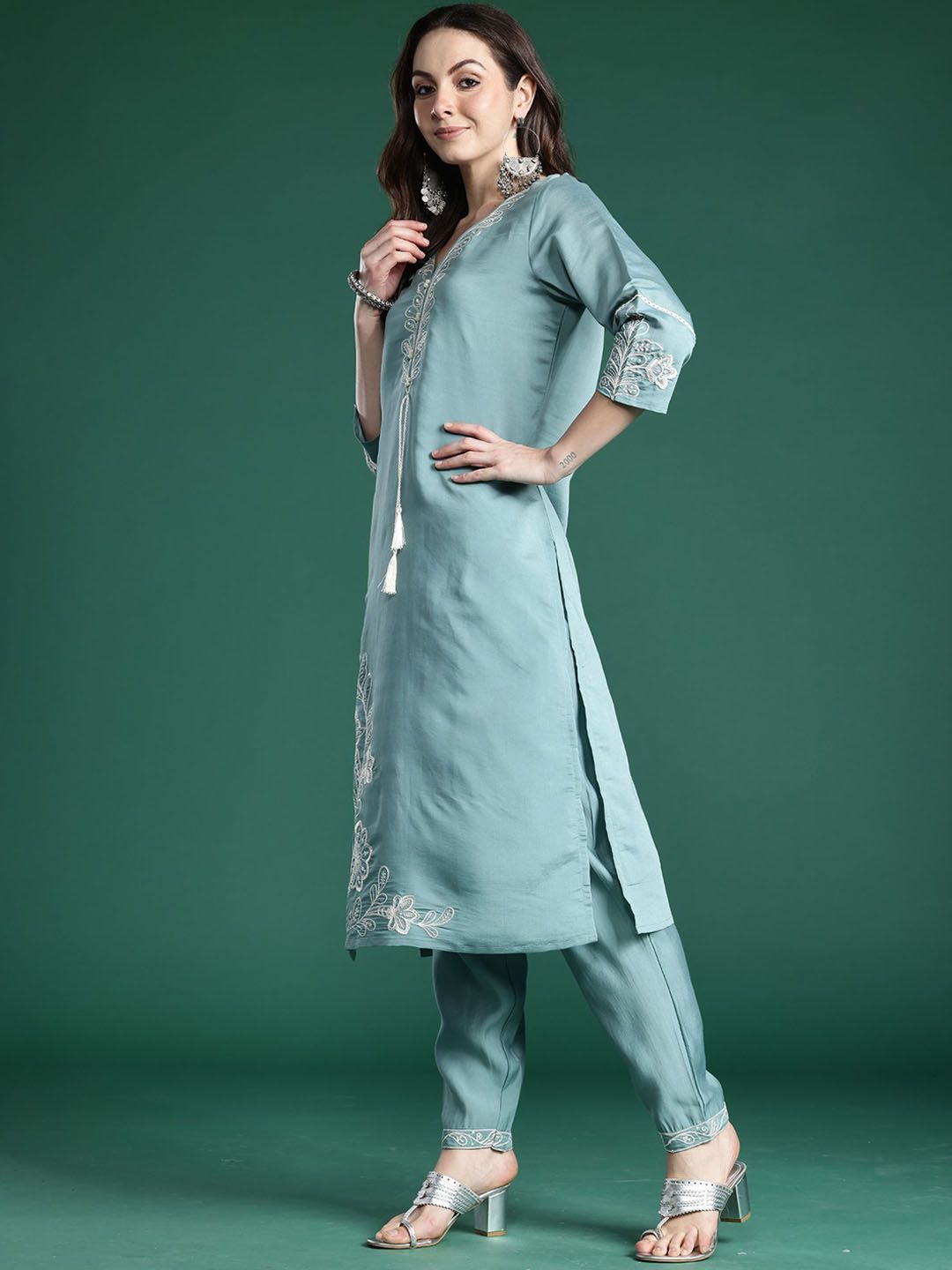 Indyancart IE Women Floral Embroidered Regular Kurta with Trousers & With Dupatta