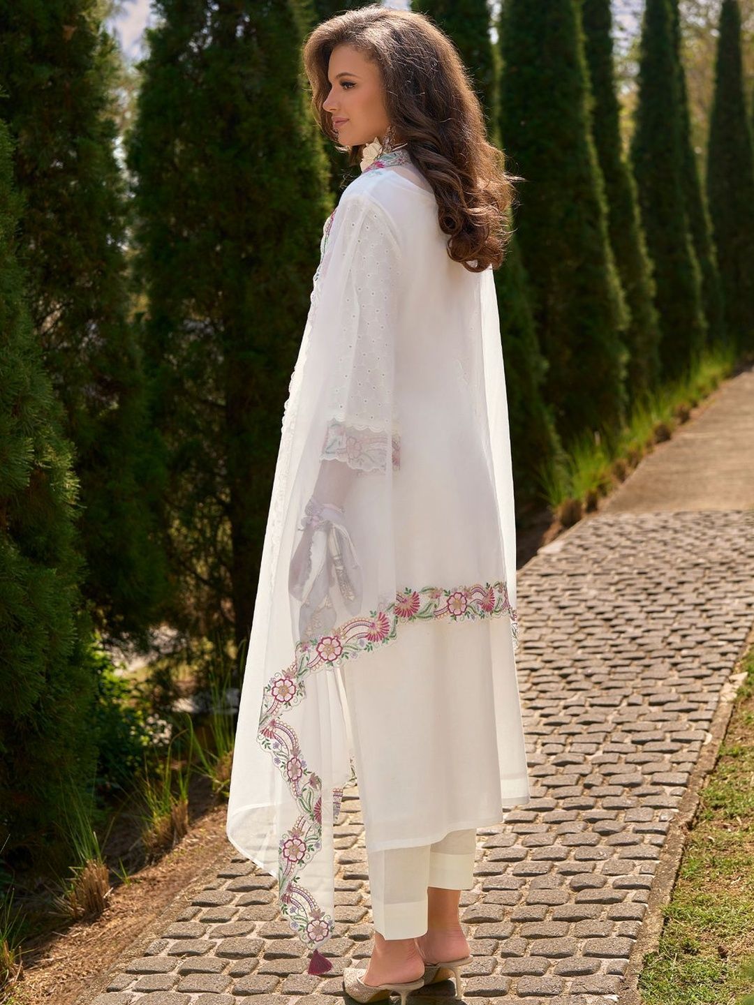 Women Floral Embroidered Regular Thread Work Pure Cotton Kurta with Trousers & With Dupatta