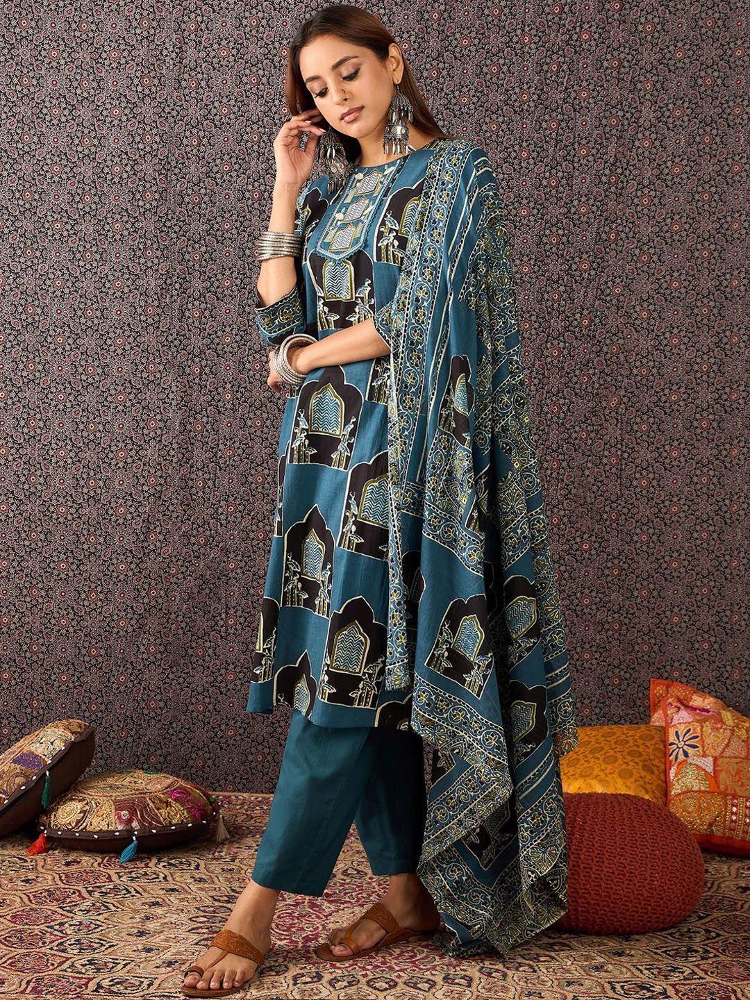 Women Ethnic Motifs Printed Straight Kurta Trousers With Dupatta set