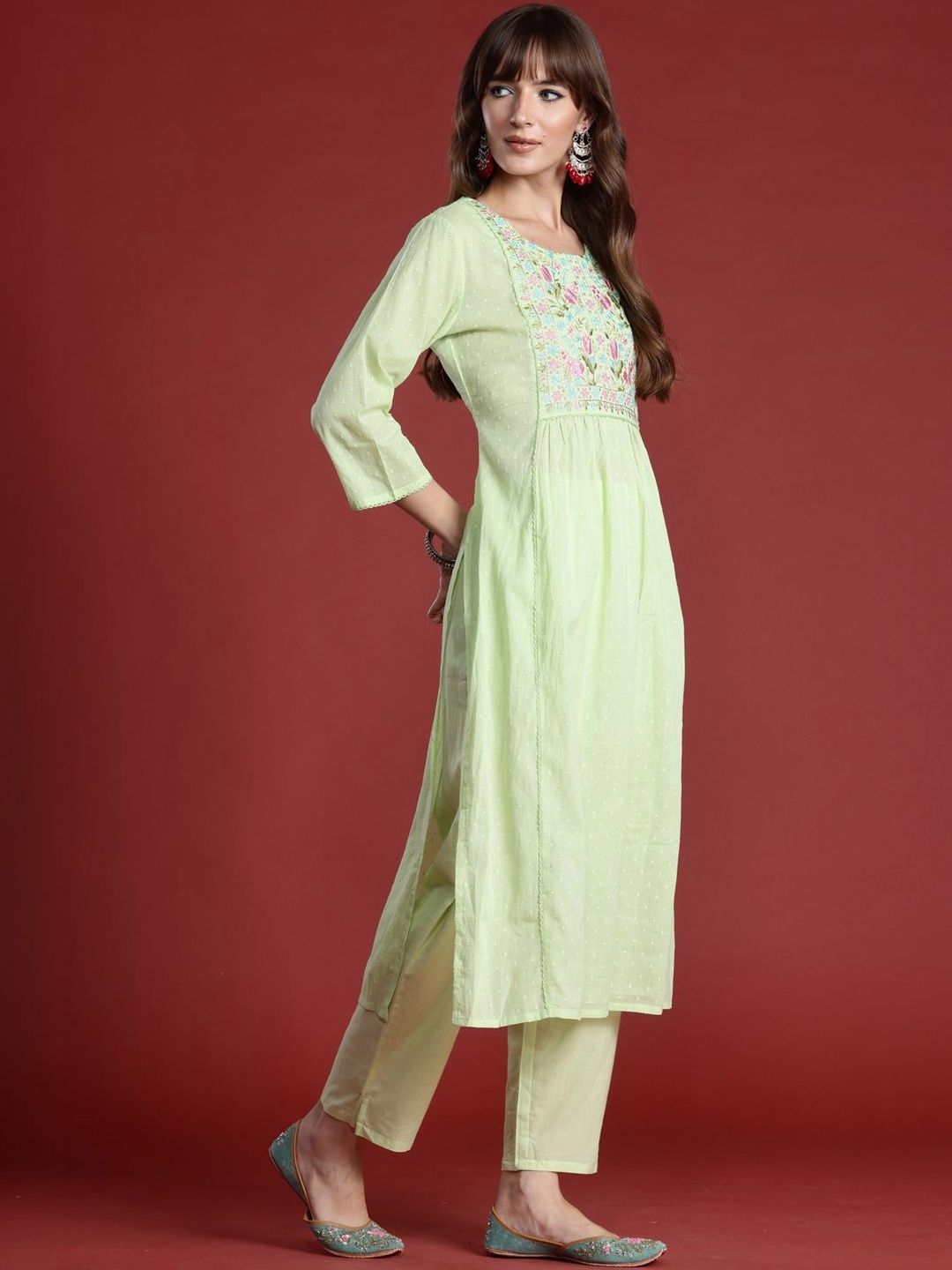 Women Floral Embroidered Regular Thread Work Pure Cotton Kurta with Trousers & With Dupatta