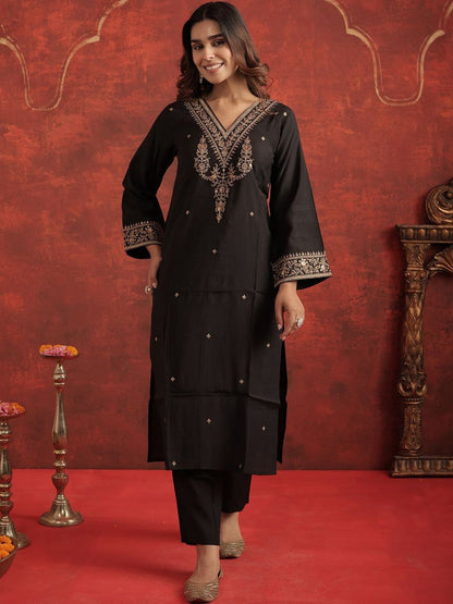 Women Ethnic Motifs Embroidered Regular Thread Work Liva Kurta with Trousers