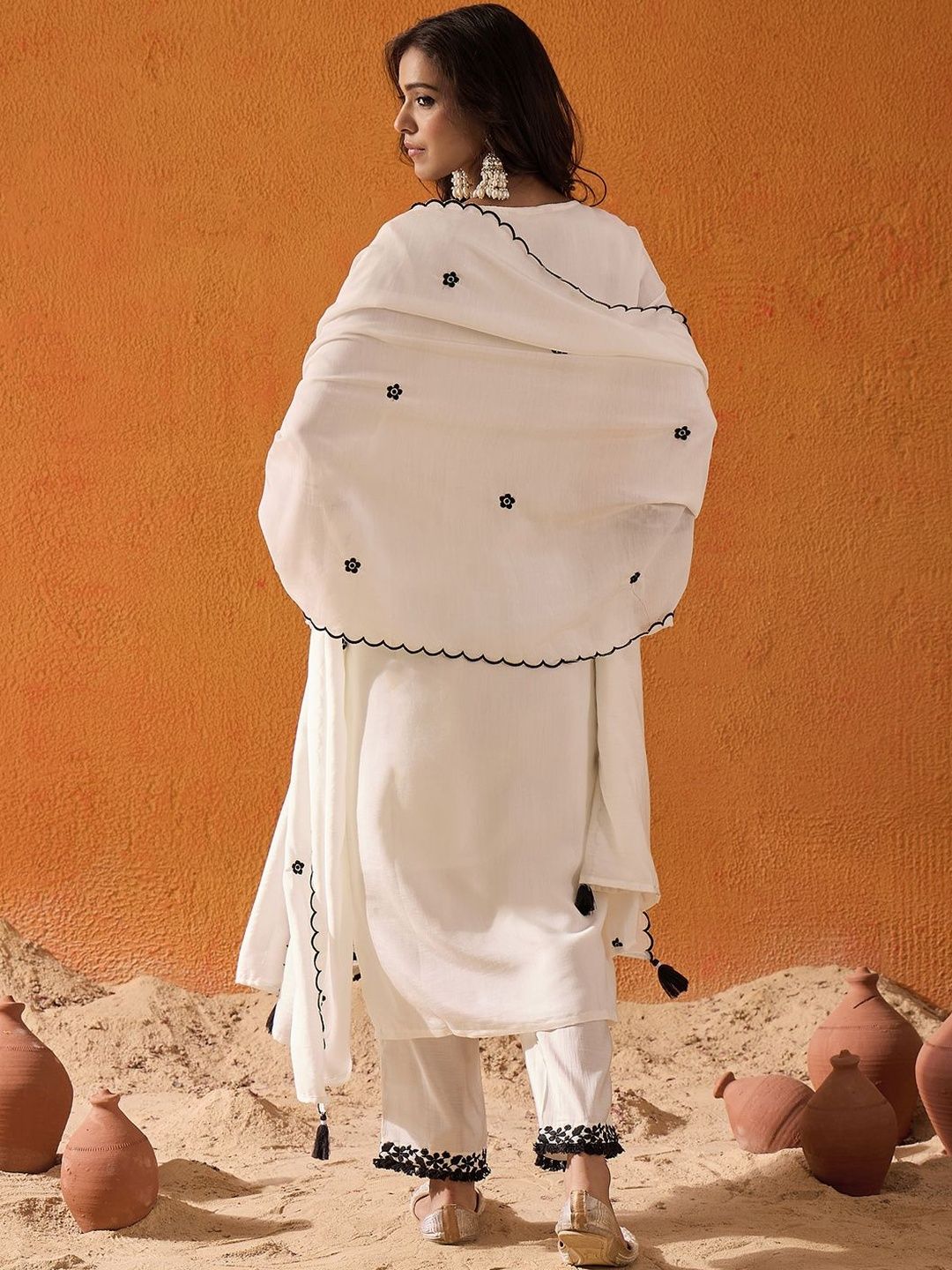 Women Floral Embroidered Regular Thread Work Kurta with Trousers & With Dupatta