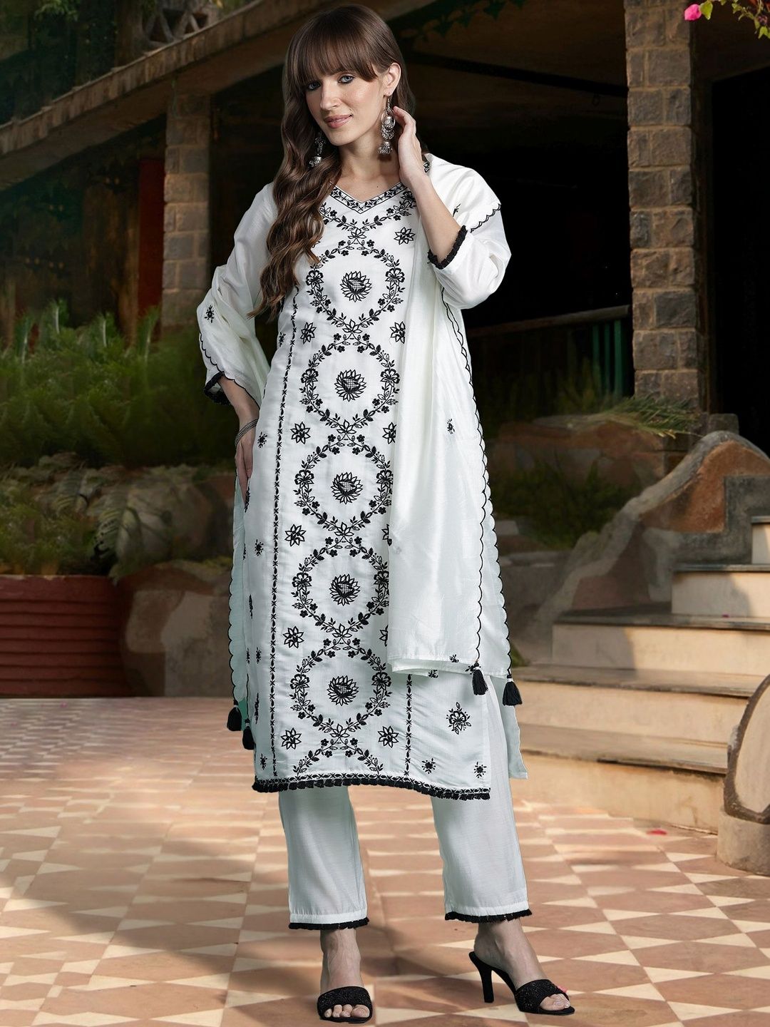 Women Ethnic Motifs Embroidered Regular Thread Work Kurta with Trousers & With Dupatta