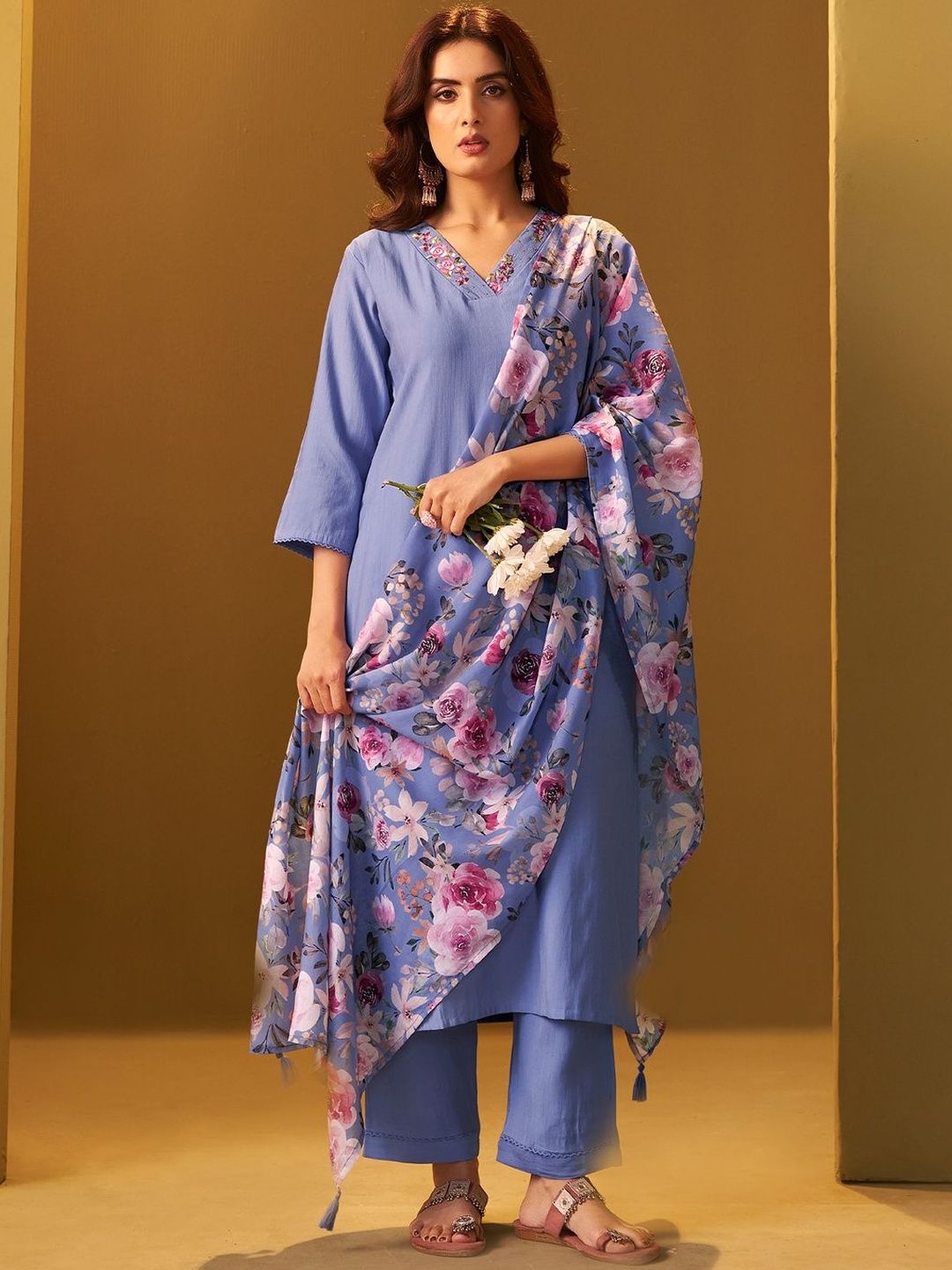 Women Floral Solid Kurta with Trousers & Dupatta