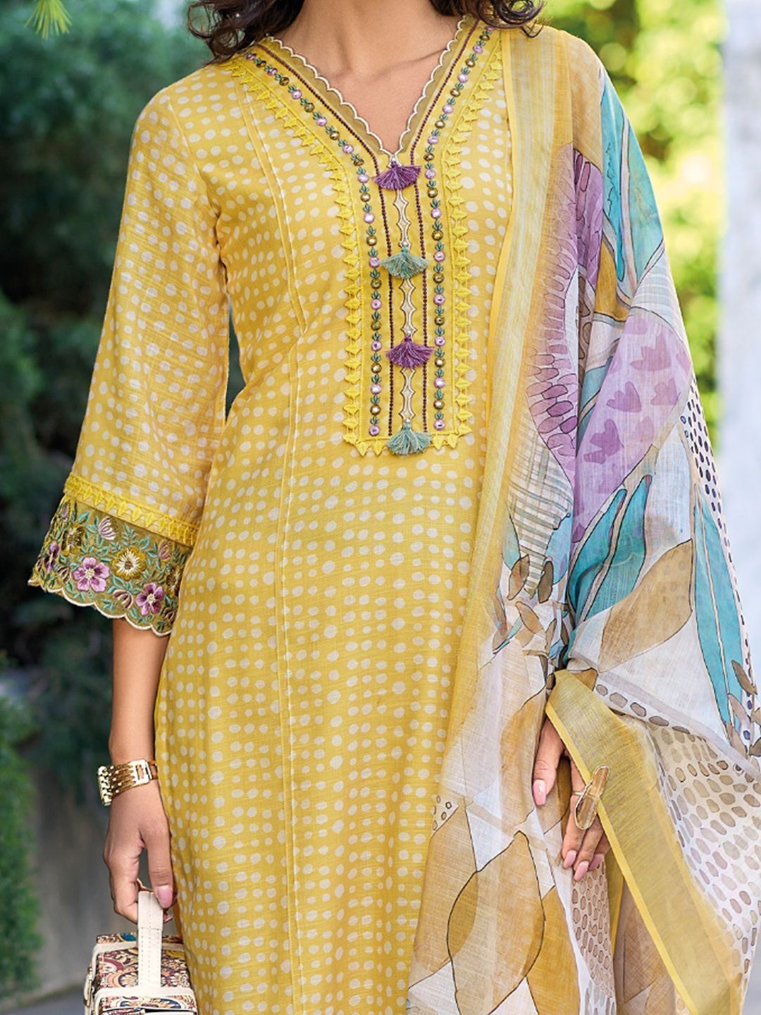Women Ethnic Motifs Printed Regular Thread Work Linen Kurta with Trousers & With Dupatta