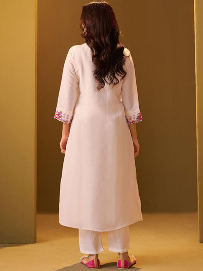 Women Floral Embroidered Thread Work Round Neck Straight Kurta with Trousers