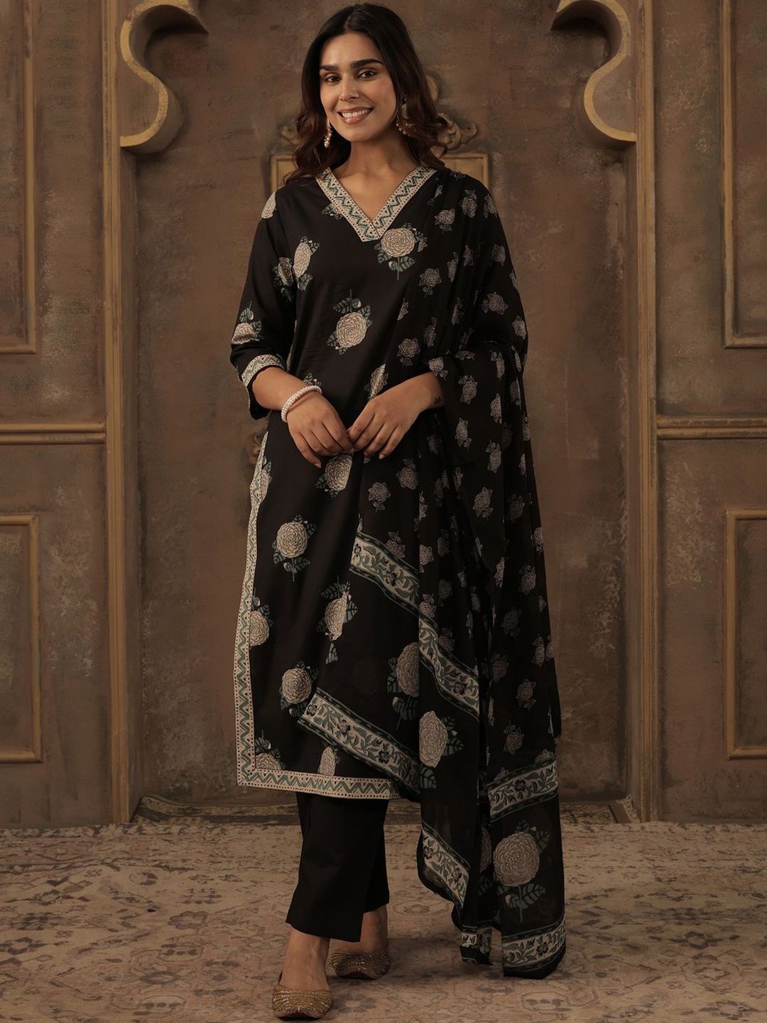 Women Floral Printed Sequinned Pure Cotton Kurta with Trousers & Dupatta
