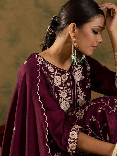 Indyancart IE Ethnic Floral Embroidered Thread Work Detail Regular Slevees Round Neck Kurta Set