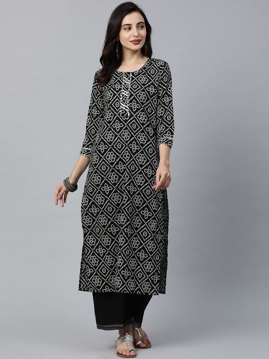 Indyancart IE Women Black & White Printed Straight Kurta