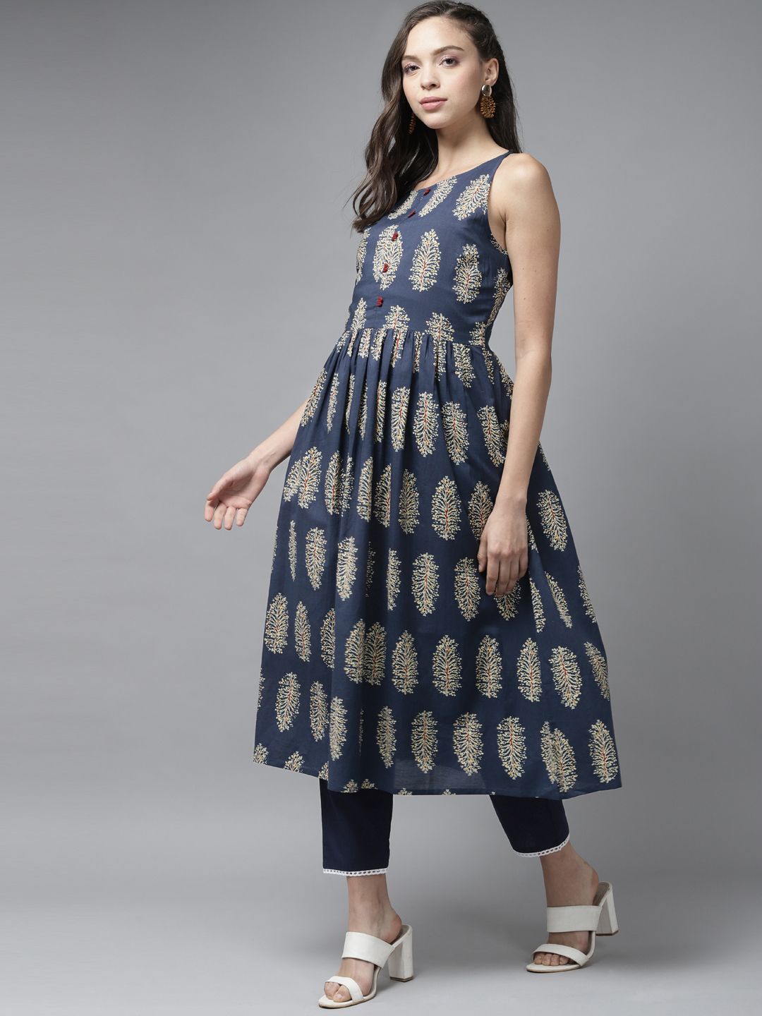 Indyancart IE Women Blue Floral Printed Floral Kurta