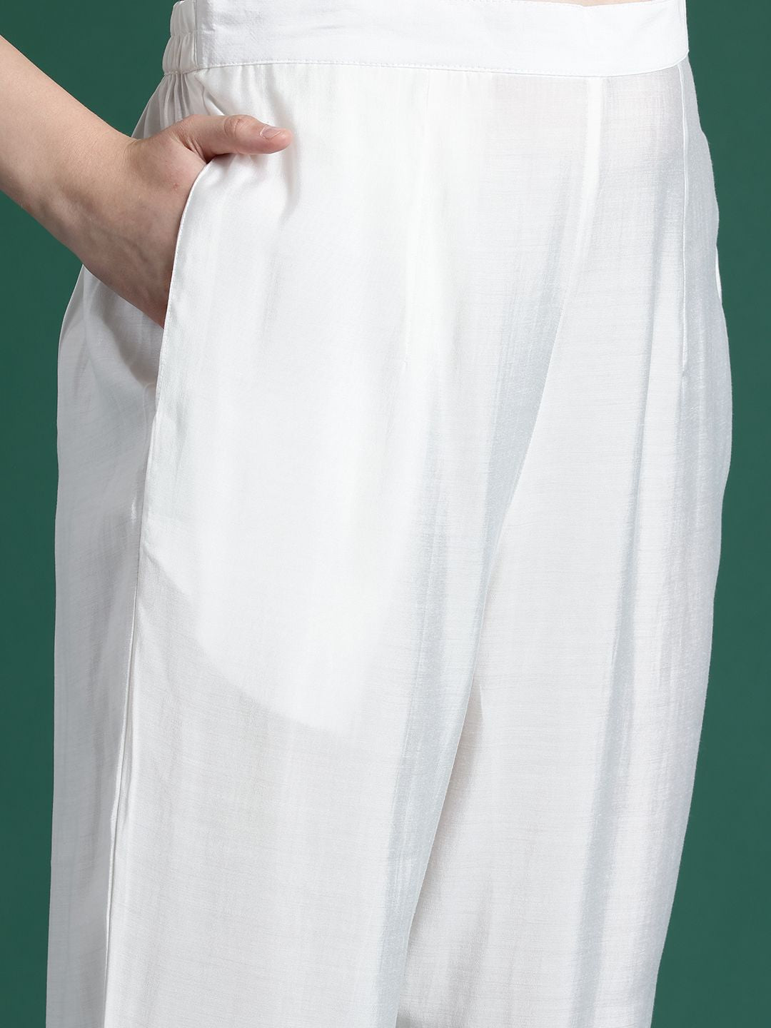 Indyancart IE Women Floral Embroidered Regular Thread Work Kurta with Trousers & With Dupatta