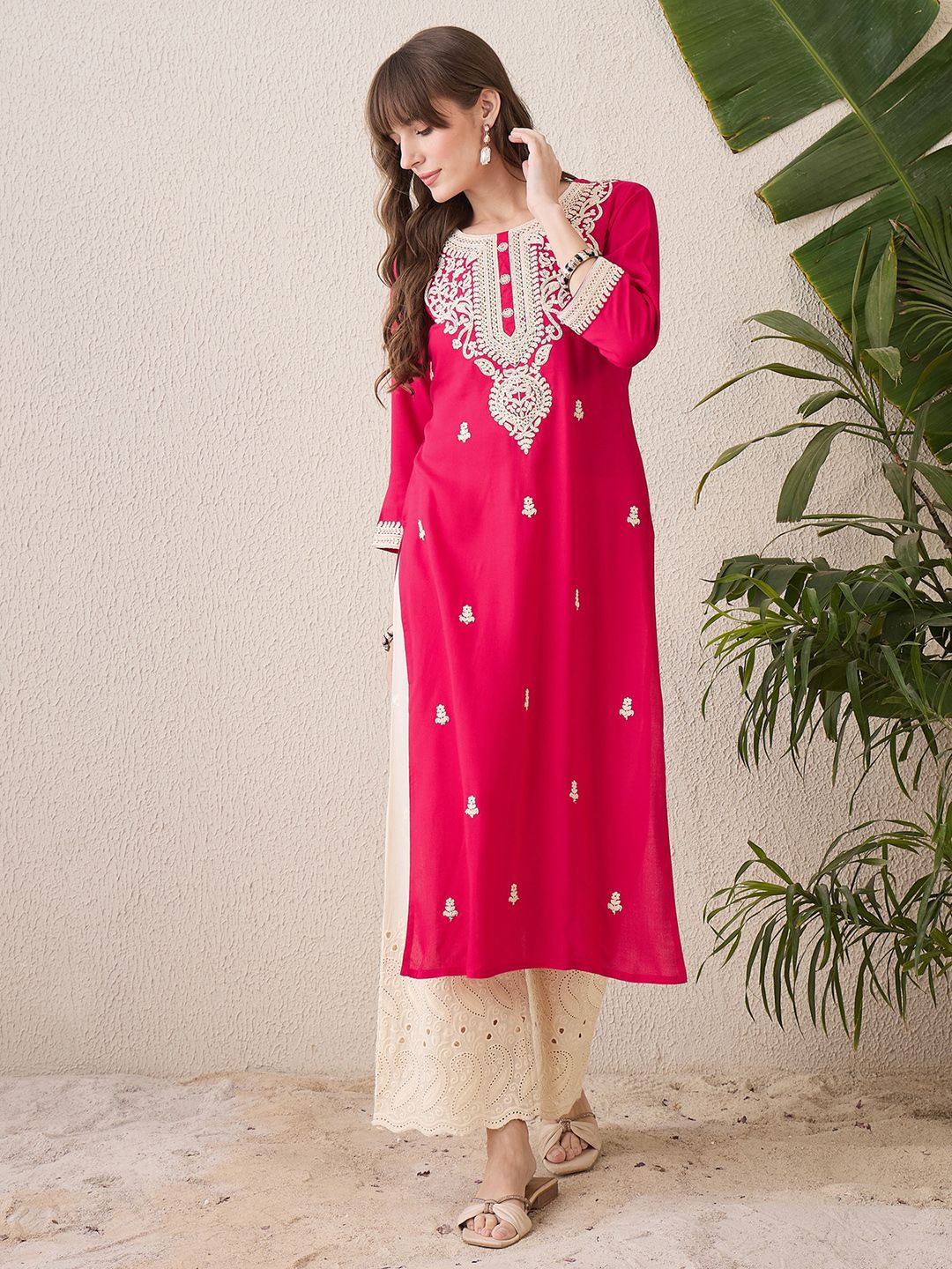 Indyancart IE Floral Embroidered Thread Work Straight Kurta