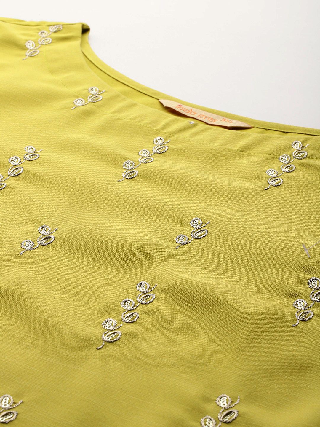 Dhiyona IE Plus Size Embroidered Sequinned Kurta With Trousers & Dupatta