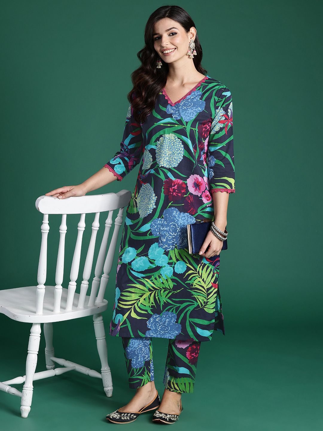 Indyancart IE Women Floral Printed Regular Pure Cotton Kurta with Trousers