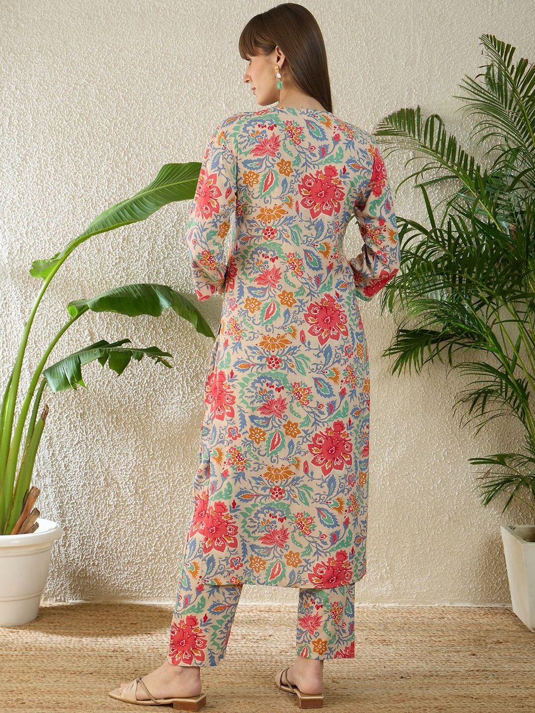 Women Floral Printed Regular Kurta with Trousers