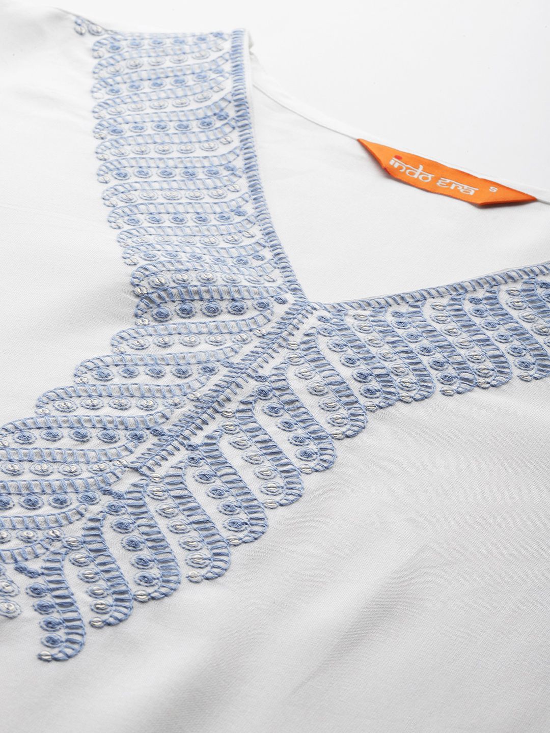 Dhiyona IE Solid Kurta with Ethnic Motifs Thread Work