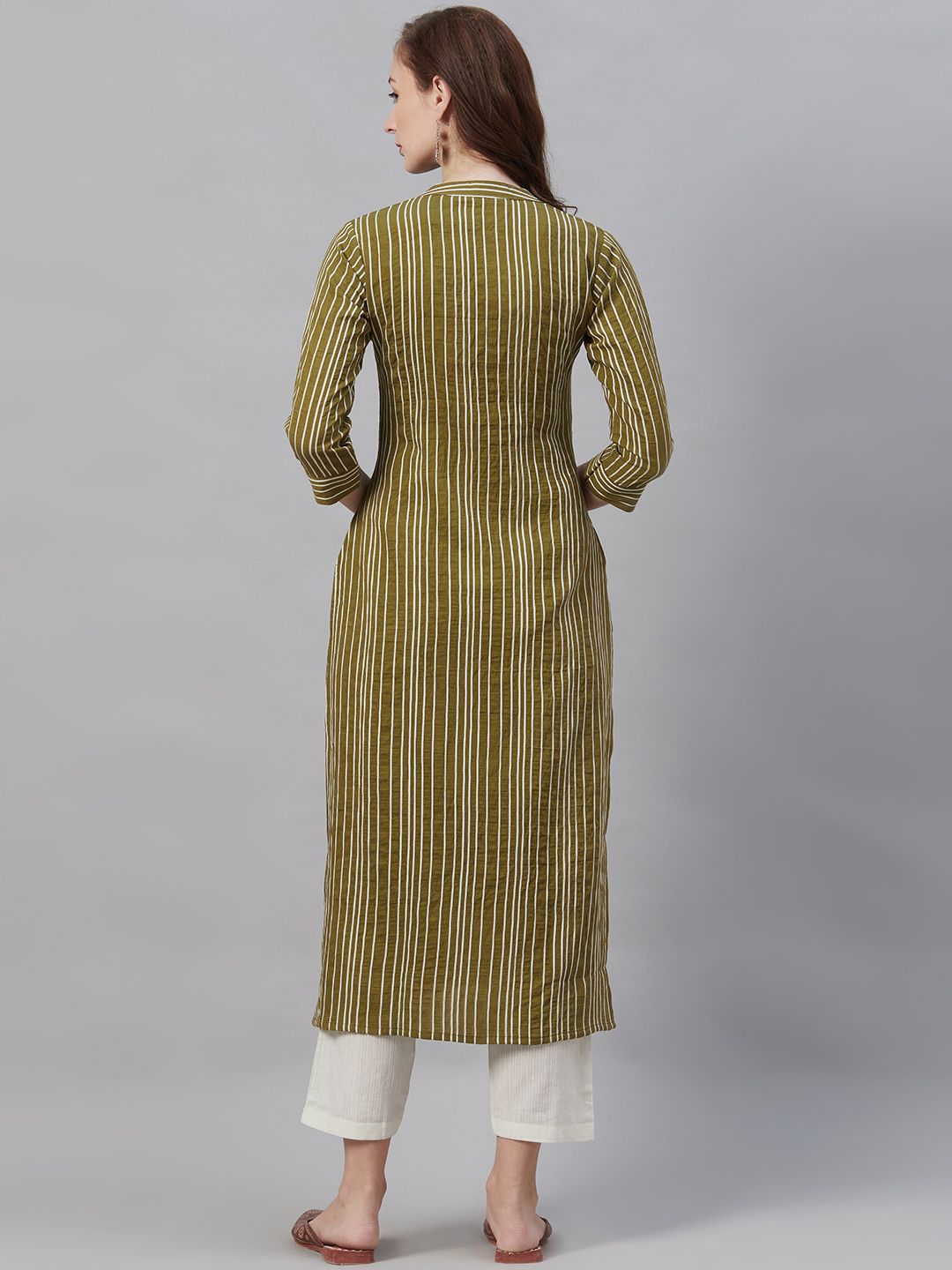 Indyancart IE Women Olive Green & White Striped Straight Kurta