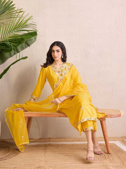Women Ethnic Motifs Embroidered Regular Kurta with Trousers & With Dupatta