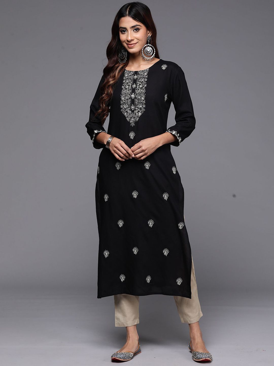 Indyancart IE Floral Embroidered Thread Work Straight Kurta