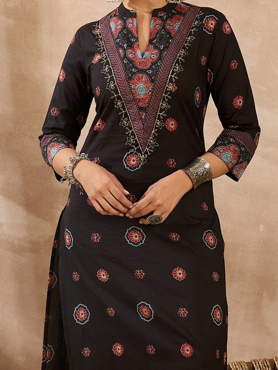 Women Ethnic Motifs Printed Regular Beads and Stones Pure Cotton Kurta with Trousers