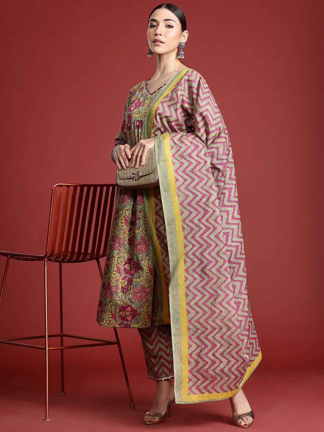 Floral Printed Pleated Pure Cotton Kurta with Trousers & With Dupatta