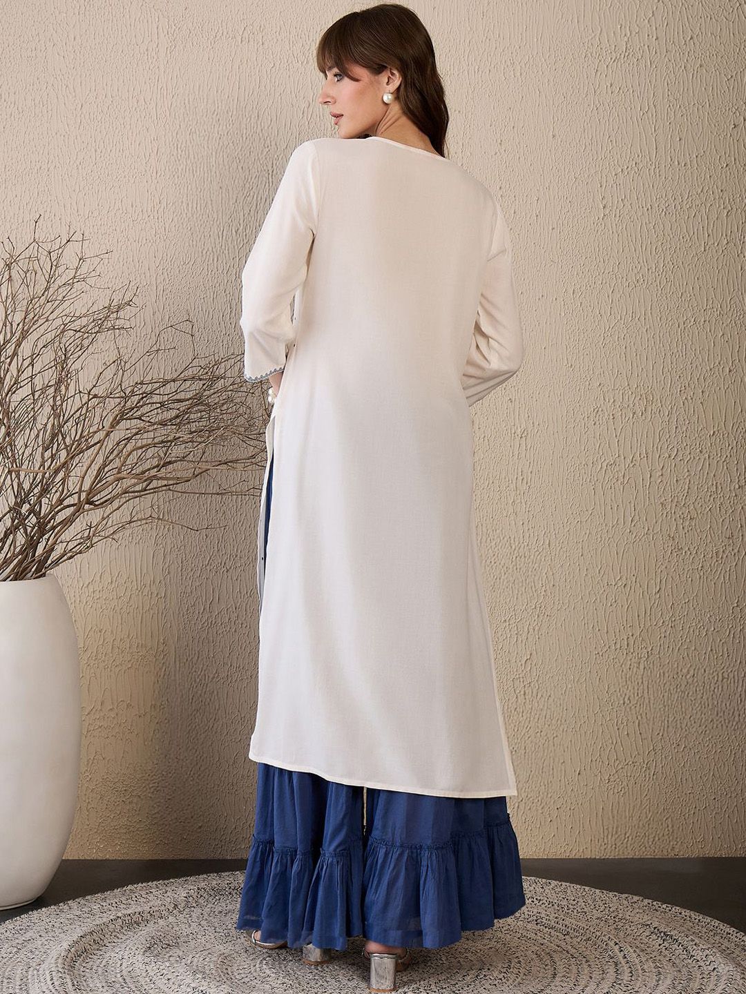 Indyancart IE Women Ethnic Motifs Embroidered Sequinned Kurta