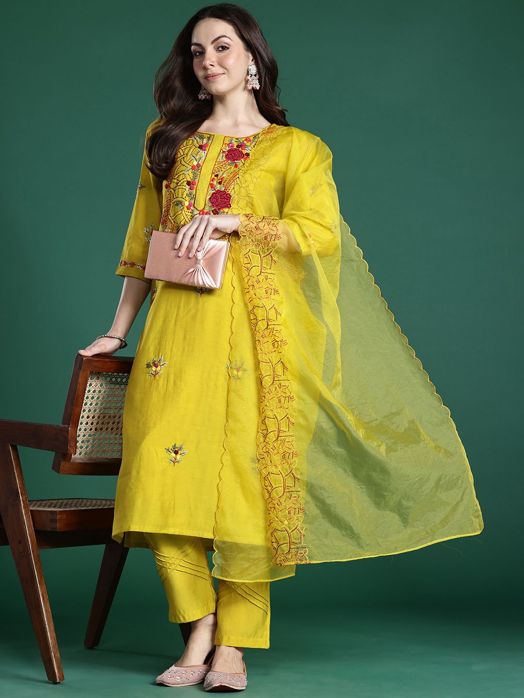 Indyancart IE Women Floral Embroidered Thread Work Kurta With Trousers & Dupatta