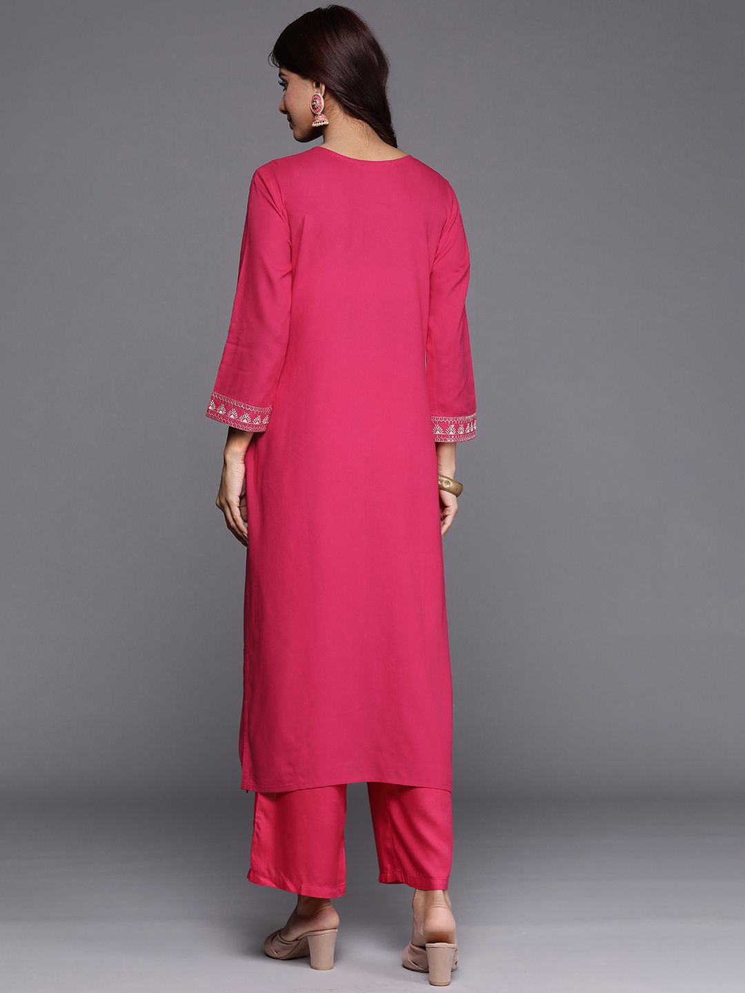 Indyancart IE Women Embroidered Sequinned Floral Kurta