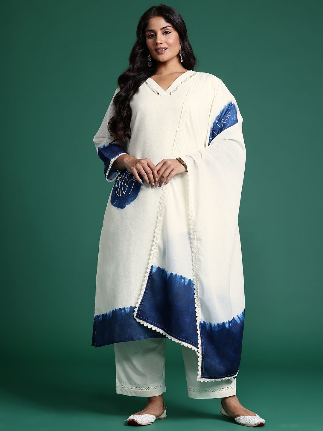 Indyancart IE Plus Size Ombre Printed Thread Work Linen Kurta with Trousers & With Dupatta