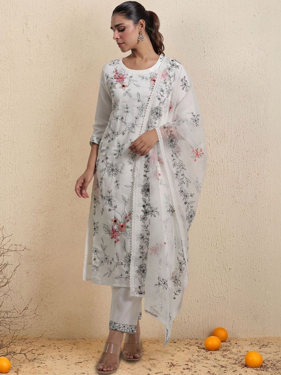 Women Floral Printed Regular Kurta with Trousers & With Dupatta