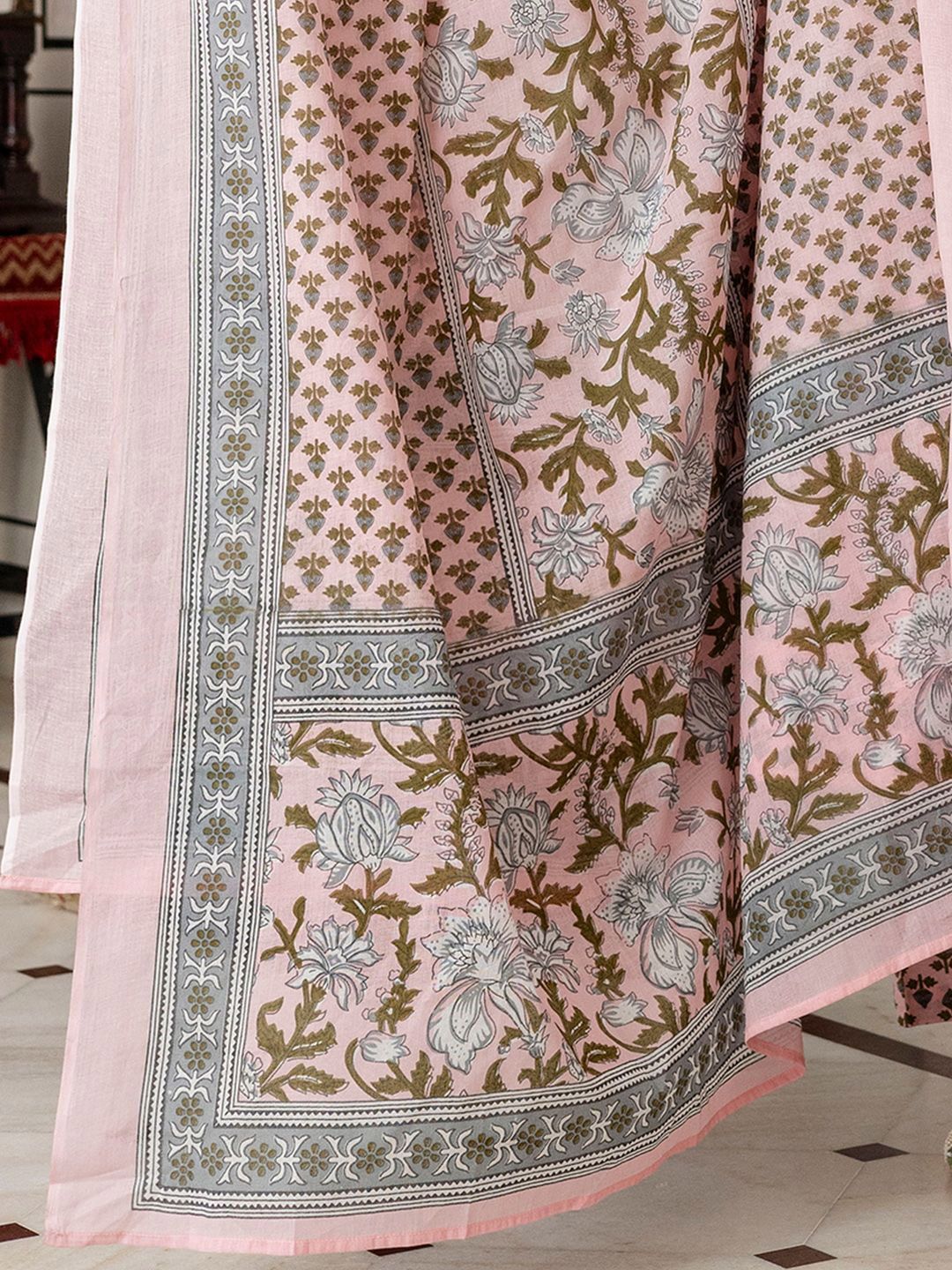 Indyancart IE Women Floral Printed Regular Beads and Stones Pure Cotton Kurta with Trousers & With Dupatta