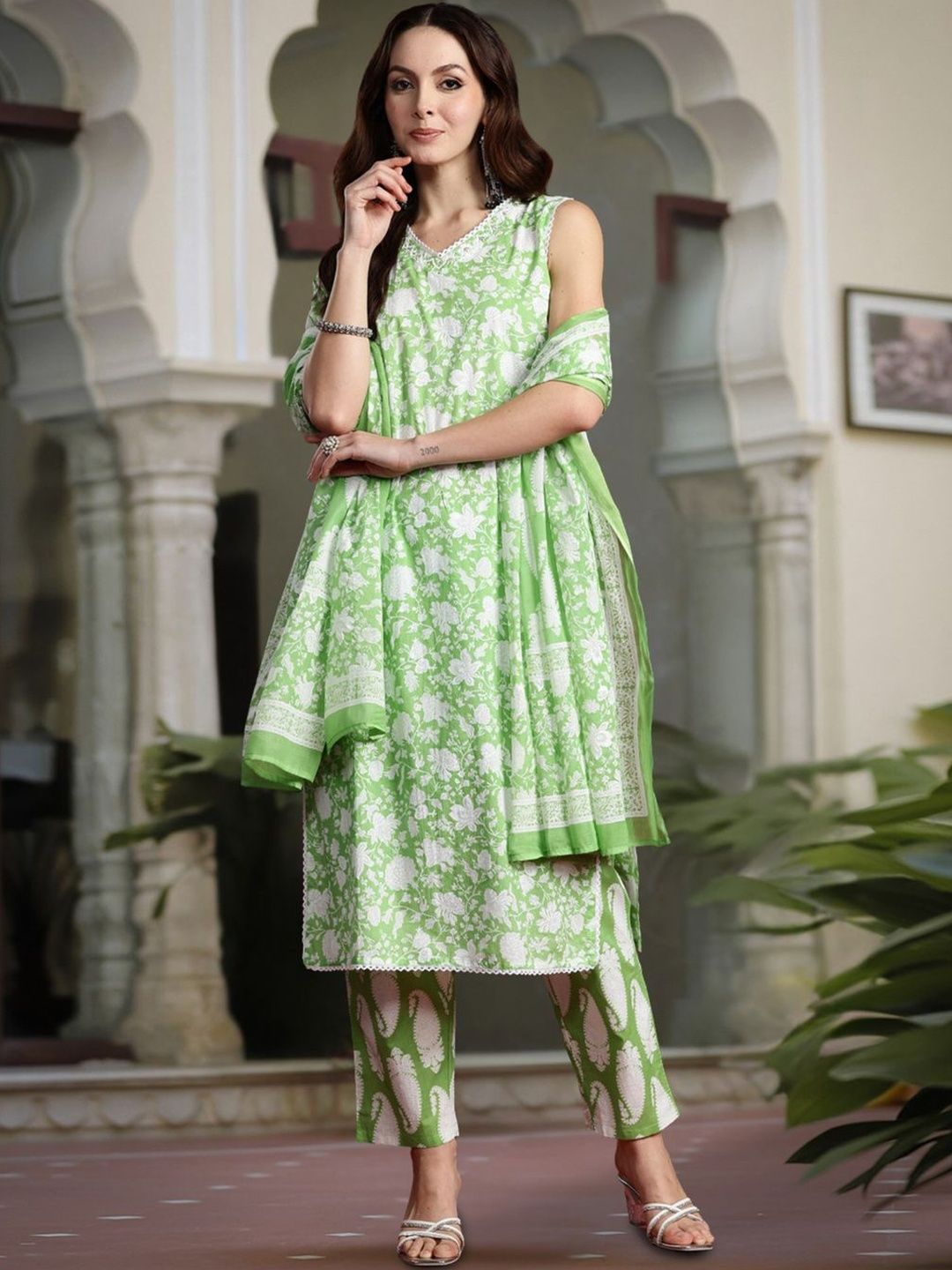 Women Floral Printed Regular Pure Cotton Kurta with Trousers & With Dupatta