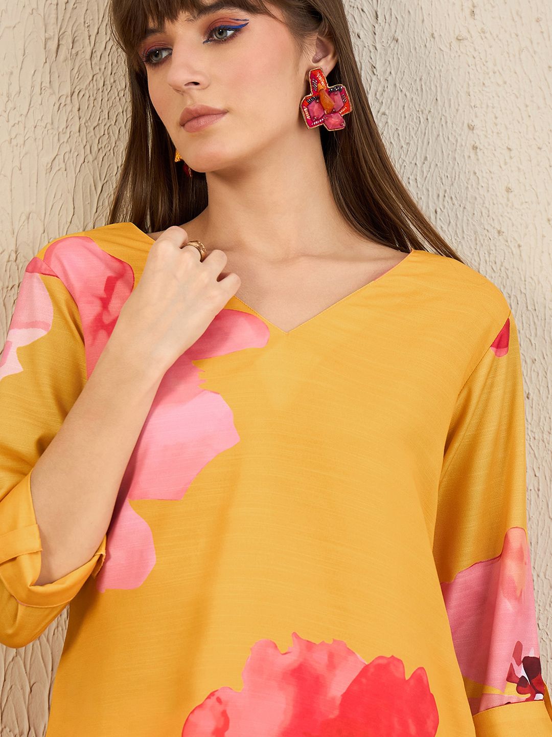 Indyancart IE Floral Printed V-Neck Straight Kurta with Trousers