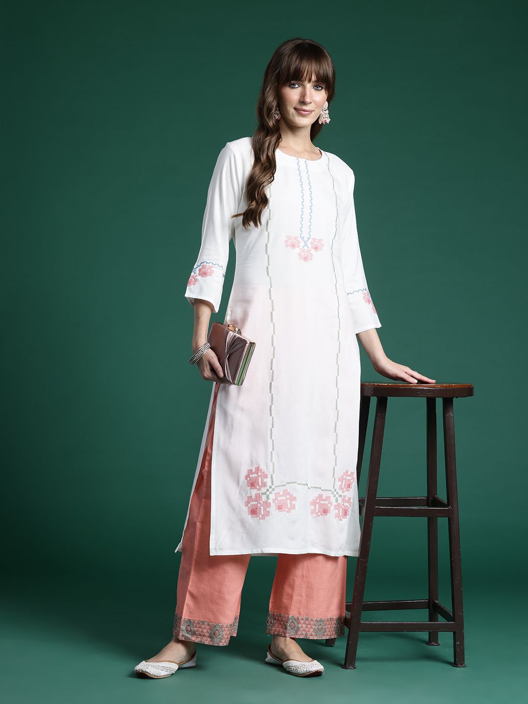 Indyancart IE Floral Embroidered Thread Work Kurta