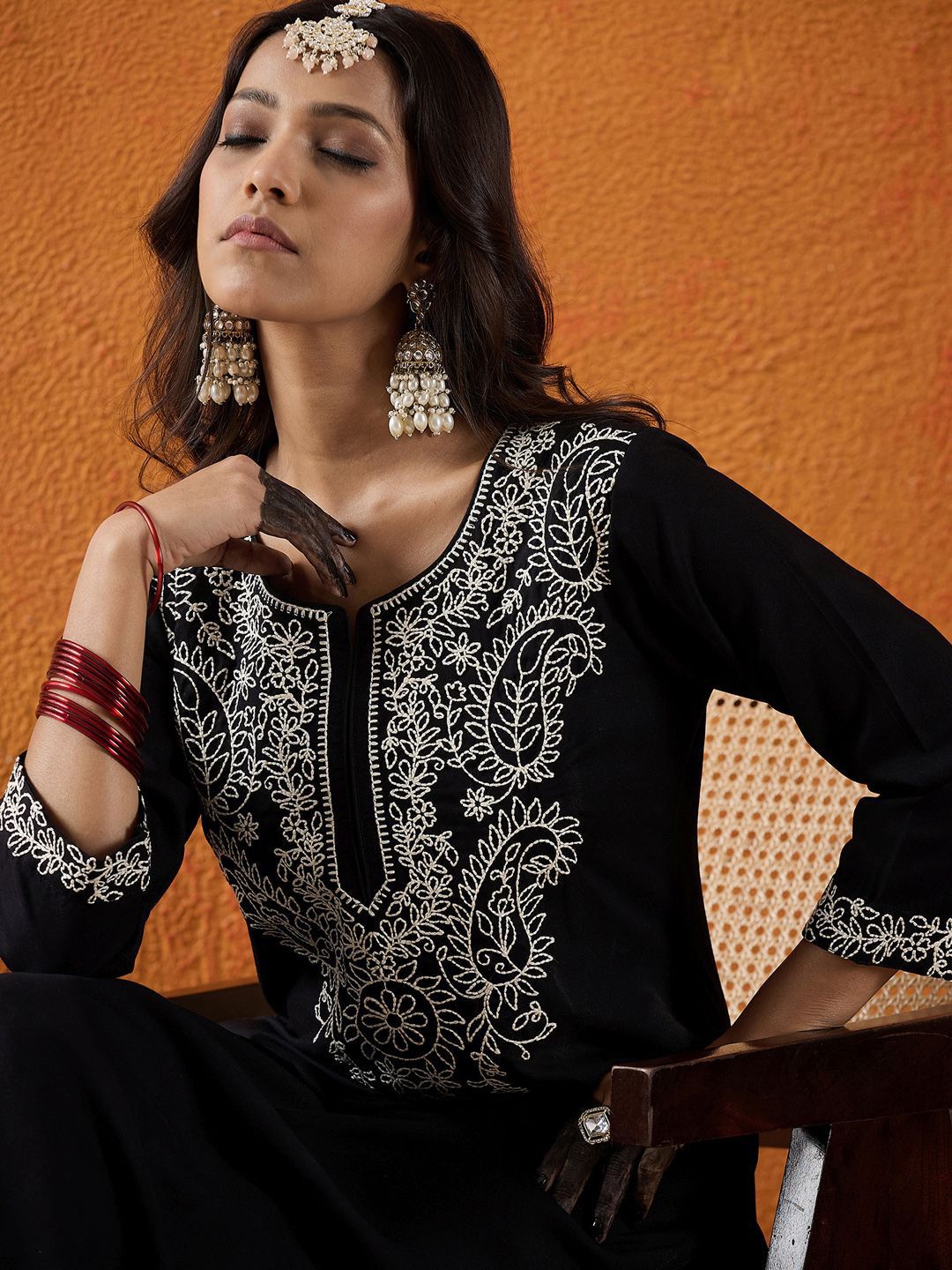 Indyancart IE Paisley Yoke Design Notch Neck Thread Work Straight Kurta